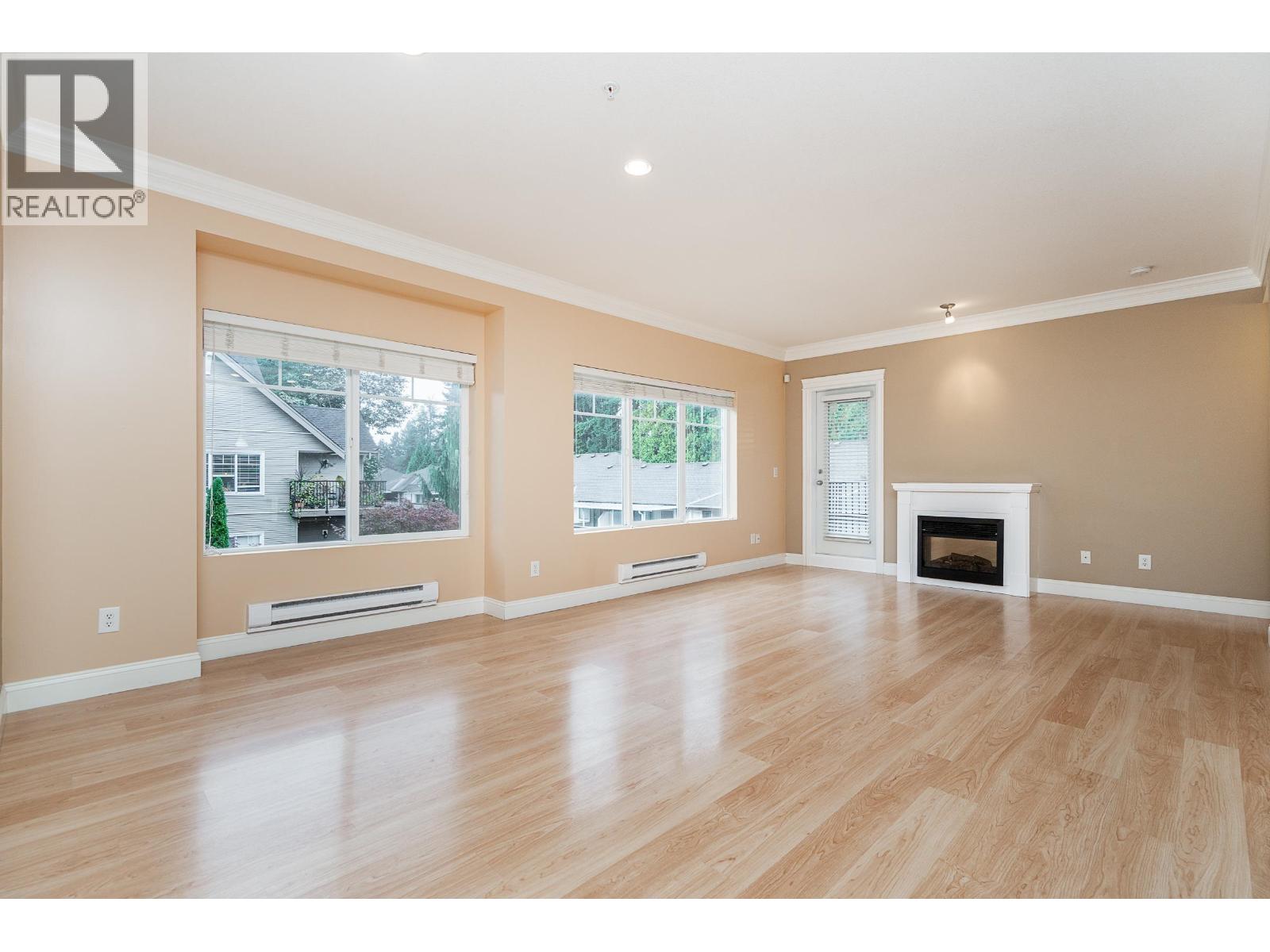 301 22150 Dewdney Trunk Road Property Photo 10