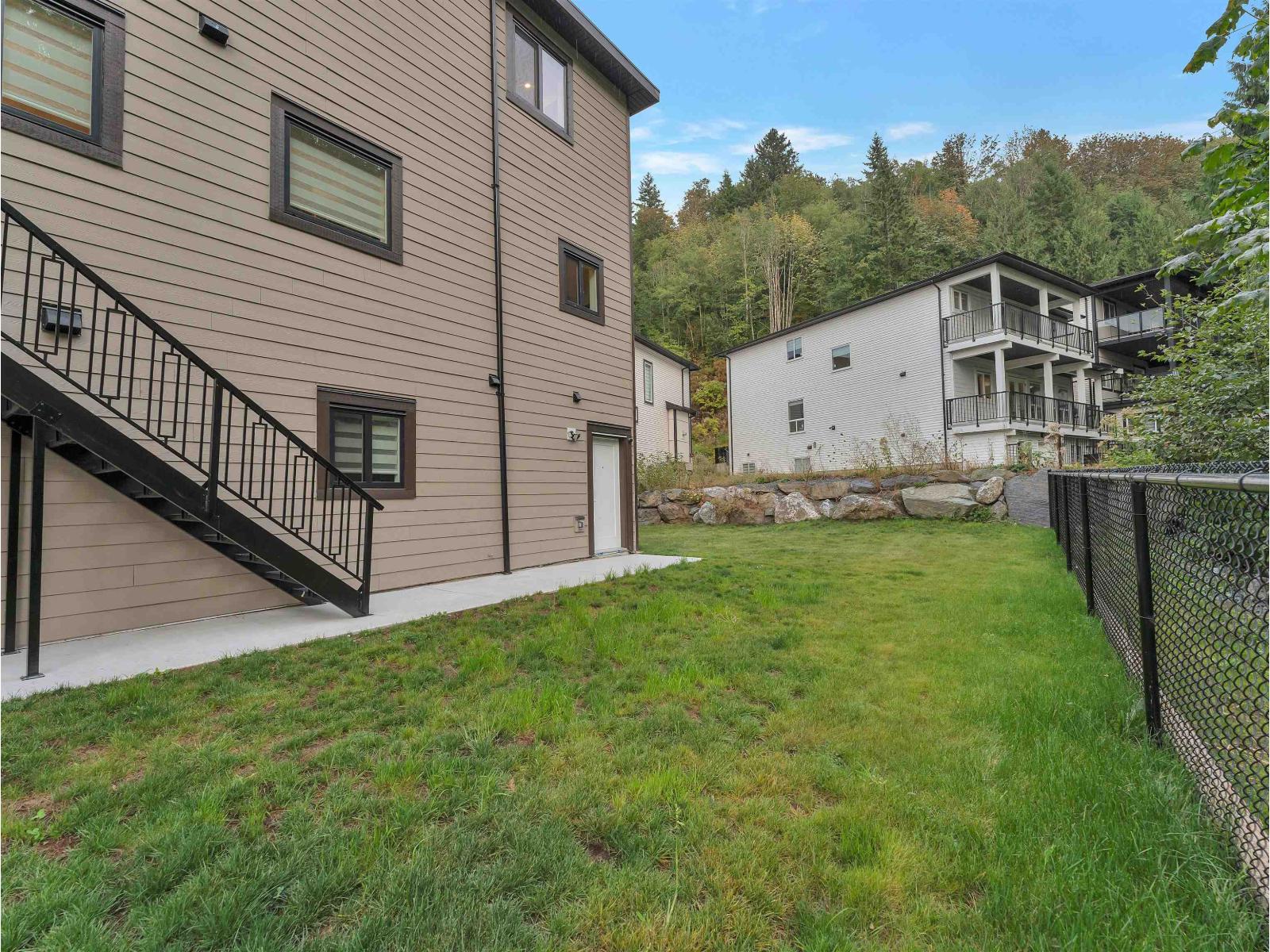 8447 Forest Gate Drive Property Photo 3