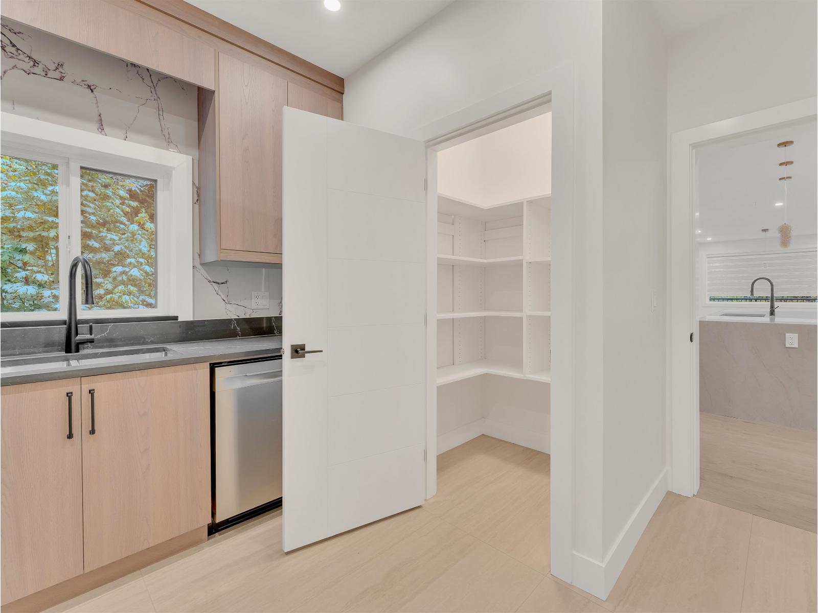 8447 Forest Gate Drive Property Photo 17