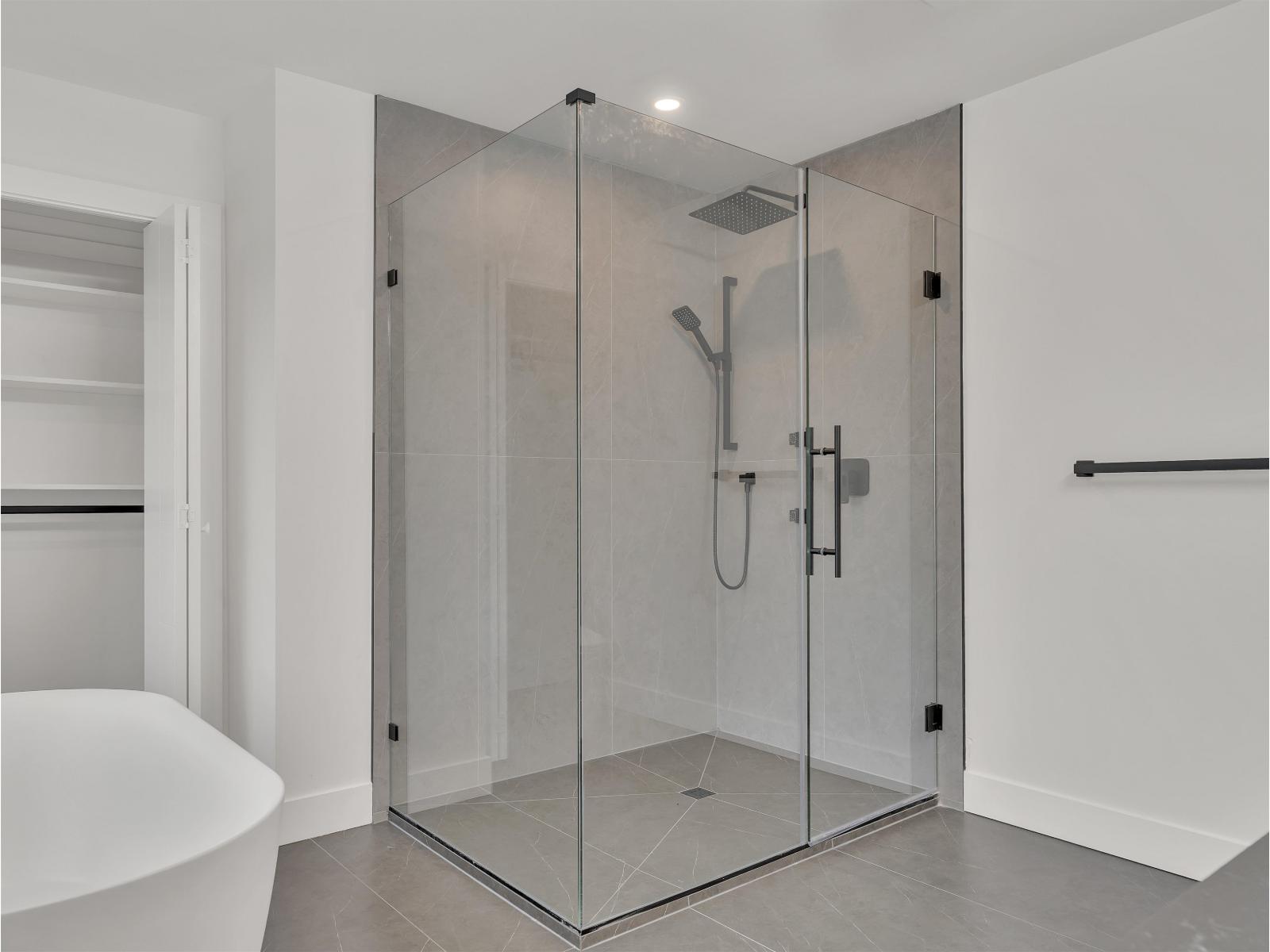 8447 Forest Gate Drive Property Photo 25