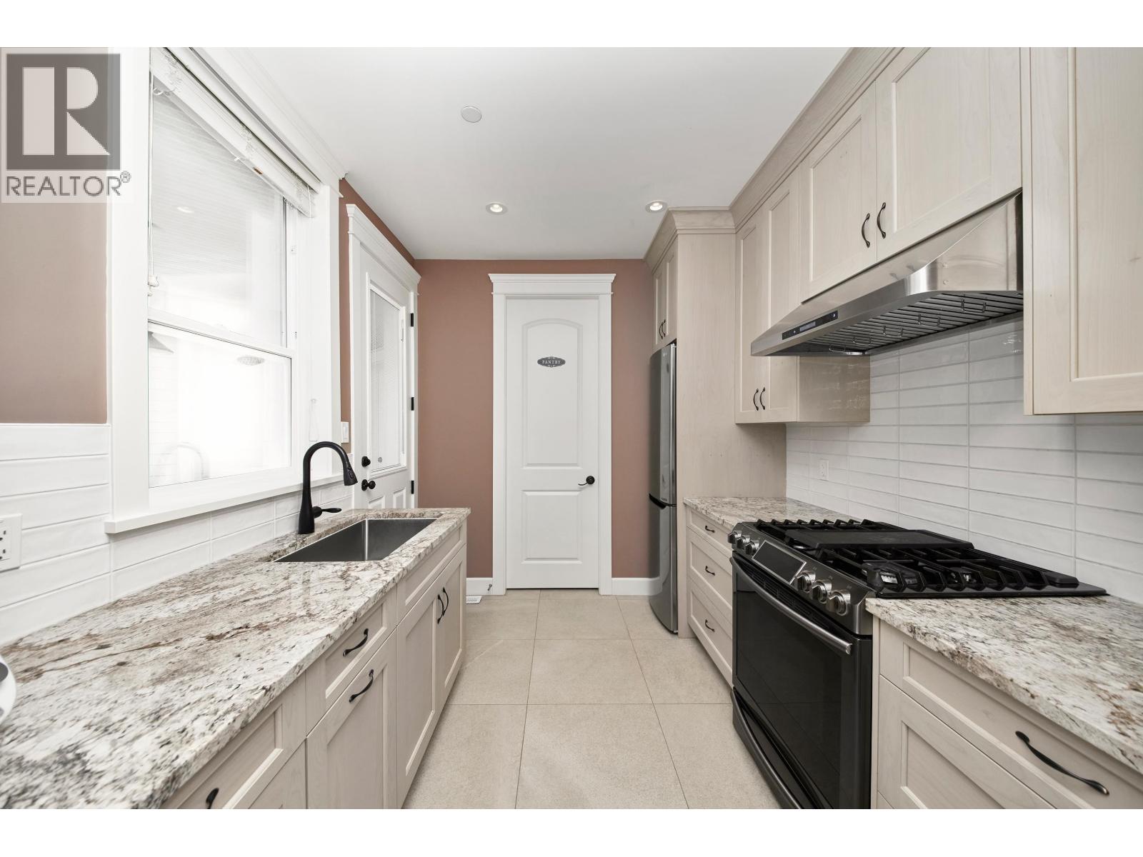 24341 124 Avenue Property Photo 12
