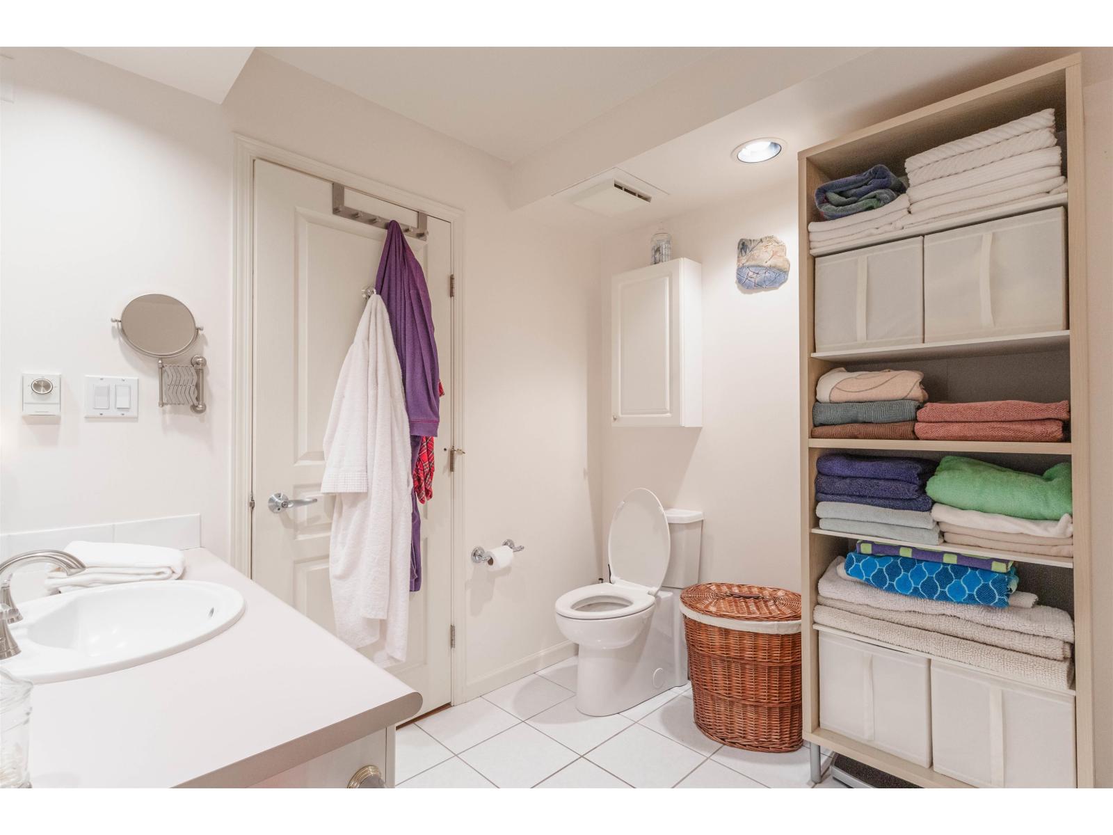 207 15466 North Bluff Road Property Photo 15