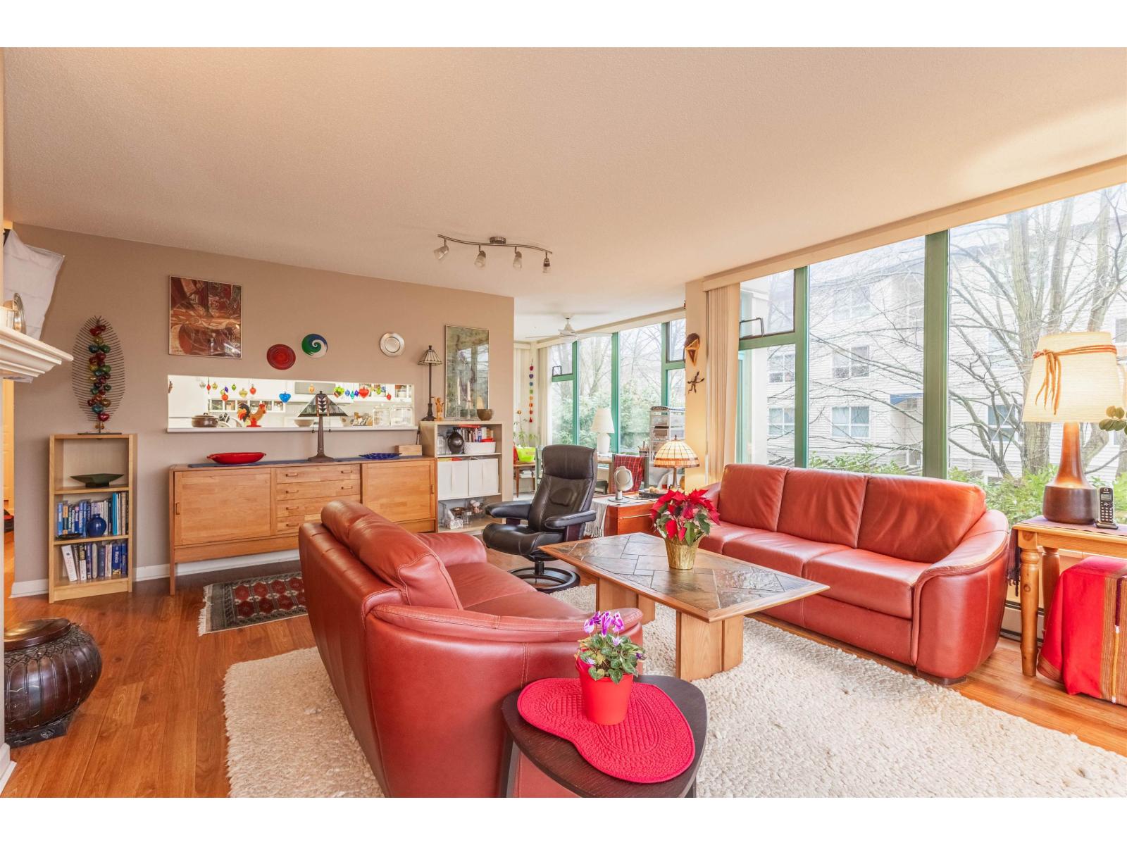 207 15466 North Bluff Road Property Photo 17