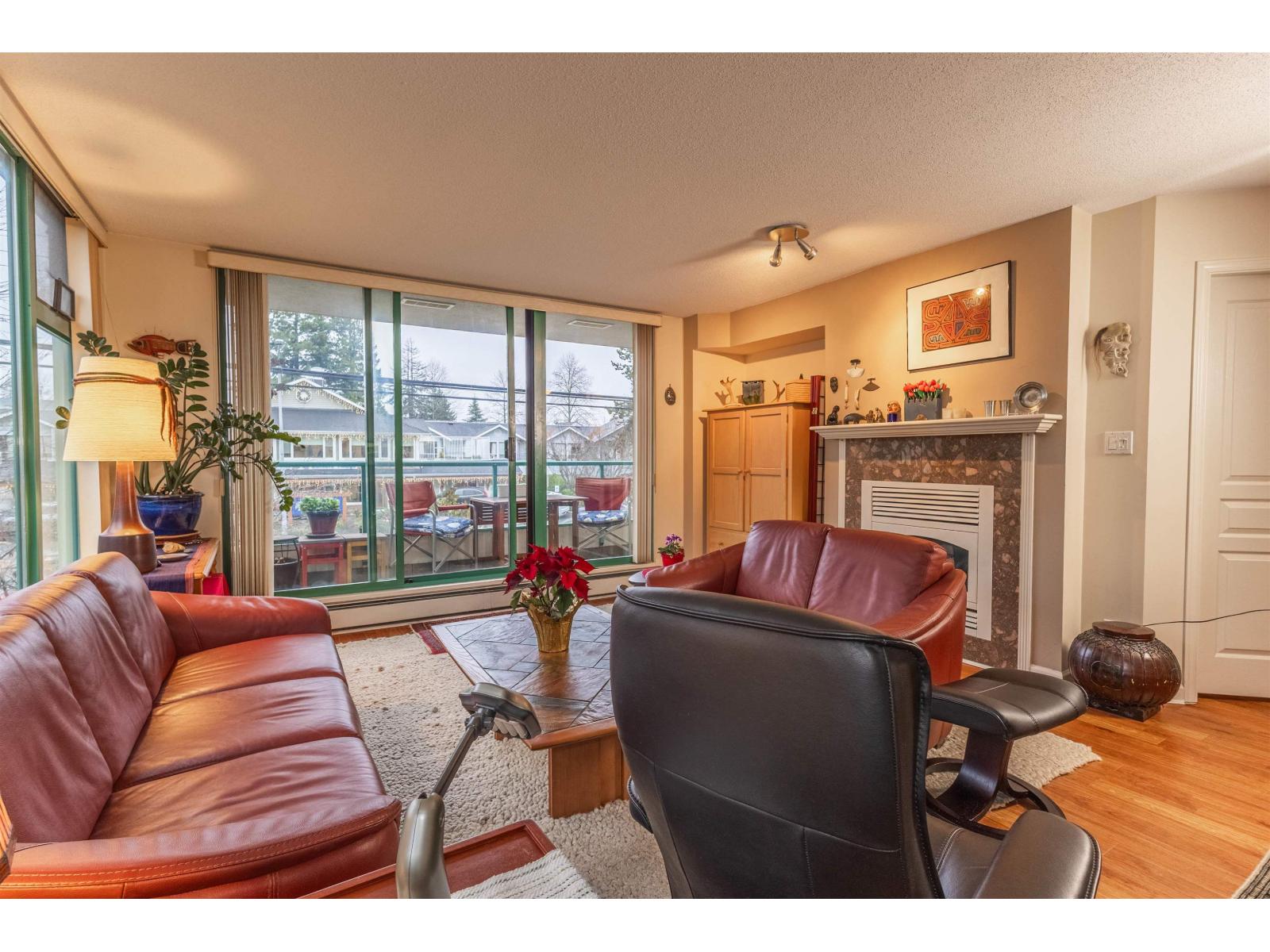 207 15466 North Bluff Road Property Photo 18