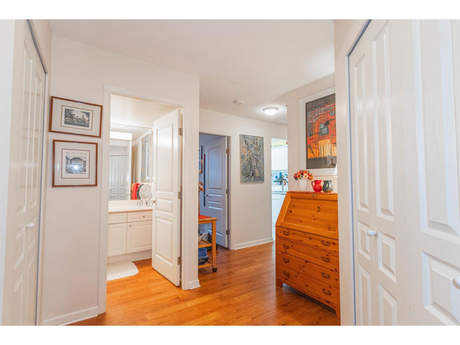 207 15466 North Bluff Road Property Photo 28