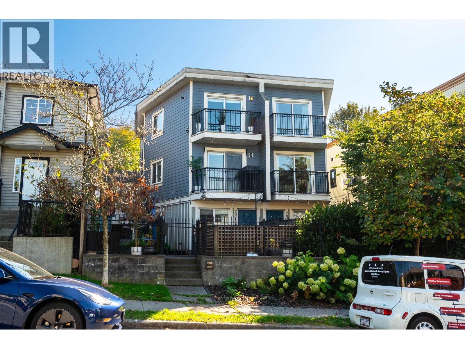 2048 Triumph Street Property Photo 1