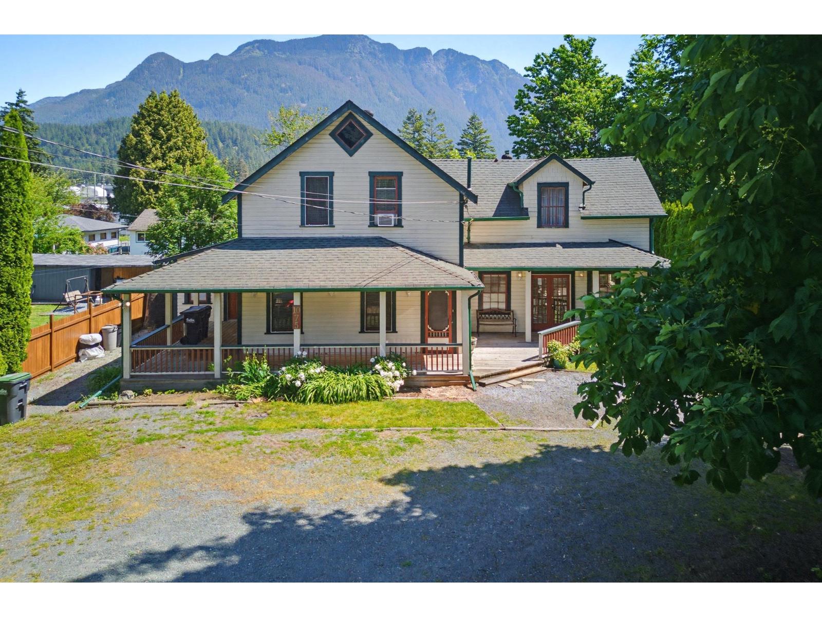 1075 3rd Avenue Property Photo 1