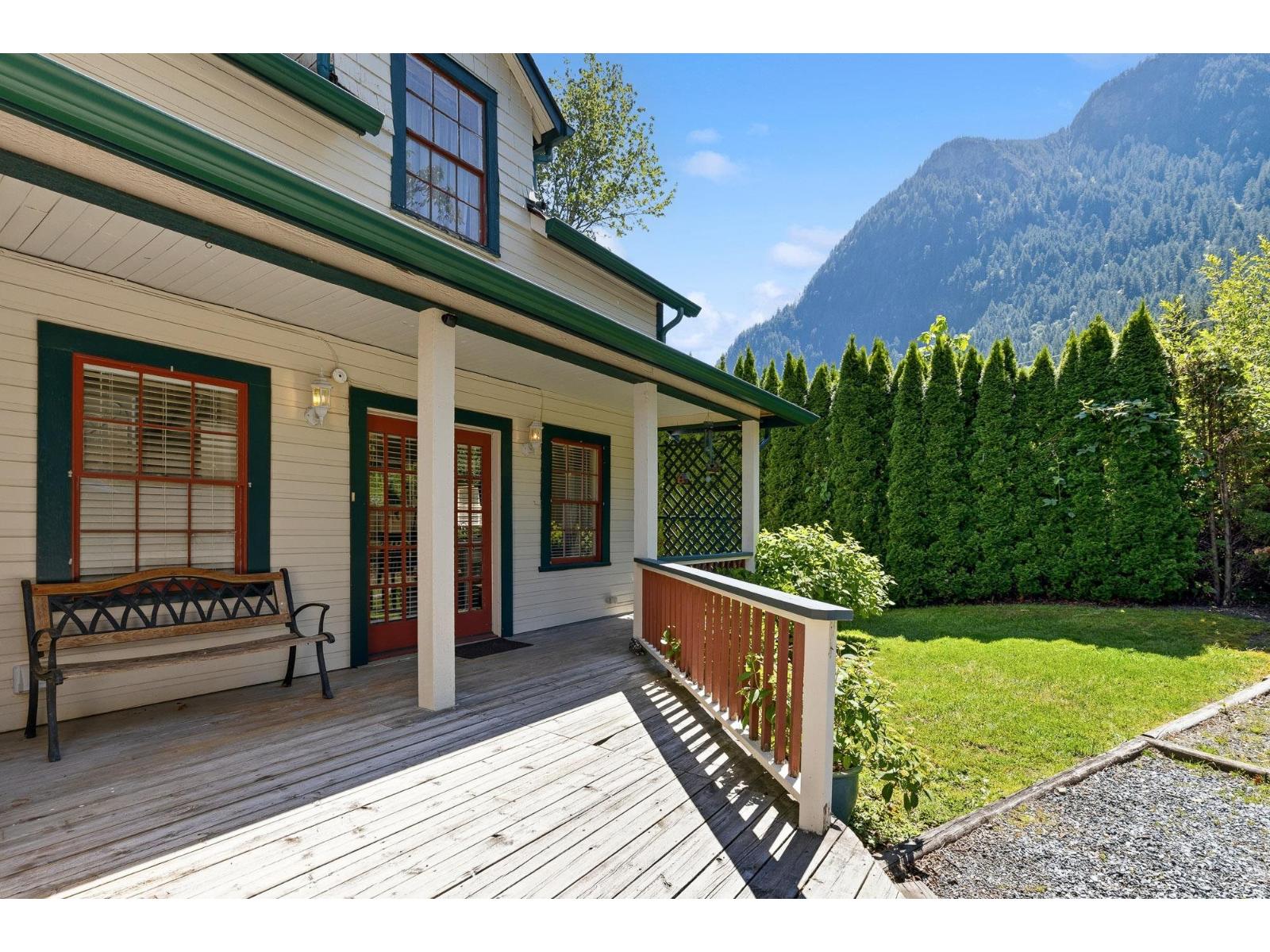 1075 3rd Avenue Property Photo 3
