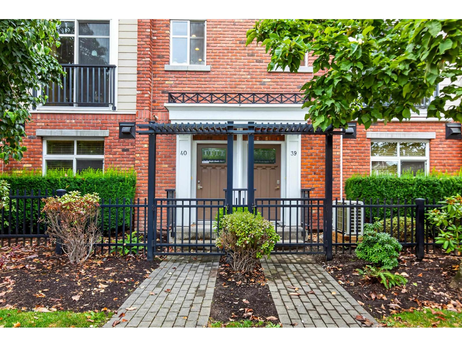 40 20738 84 Avenue Property Photo 1