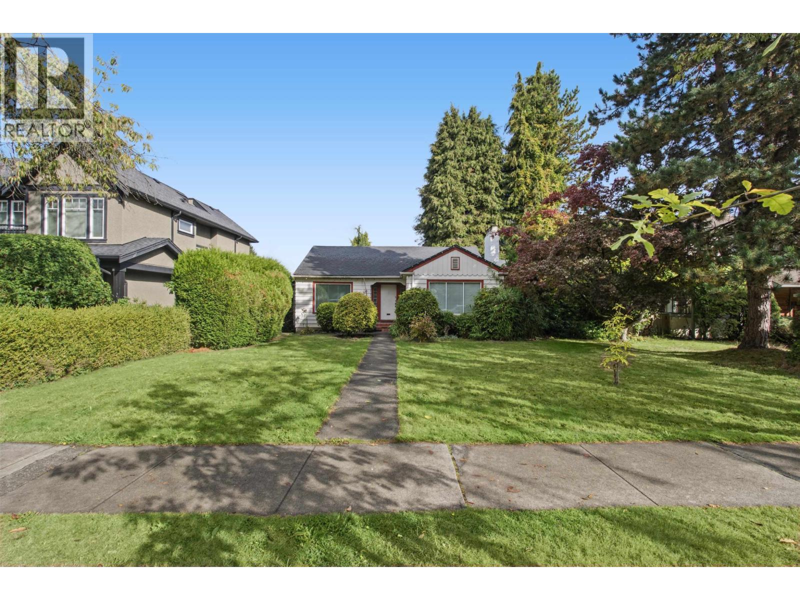 455 W 29th Avenue Property Photo 13