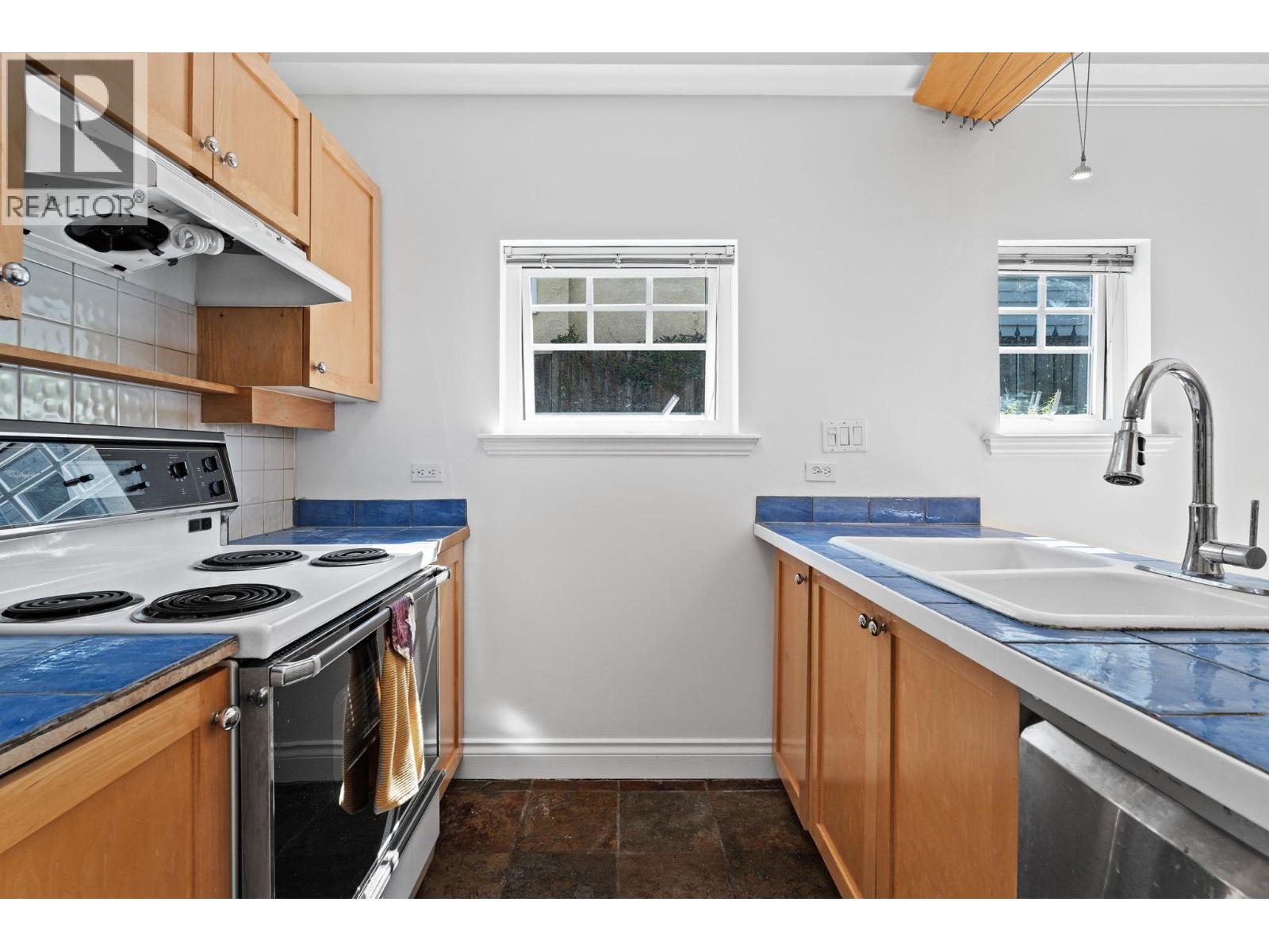 3027 W 7th Avenue Property Photo 6