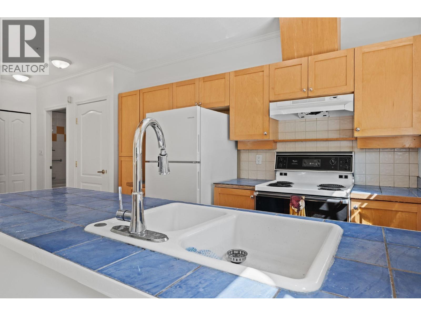 3027 W 7th Avenue Property Photo 8