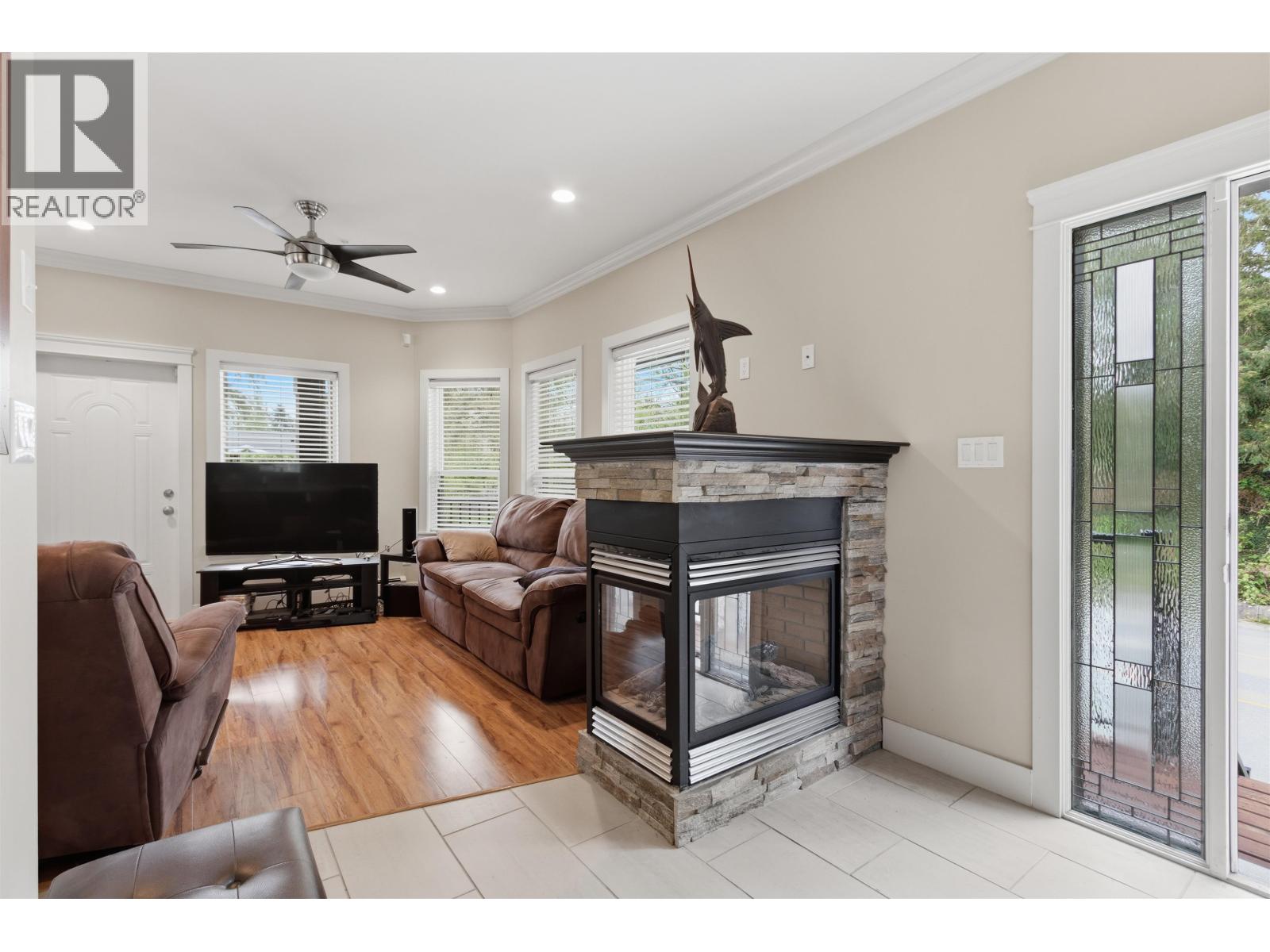 24230 104 Avenue Property Photo 2
