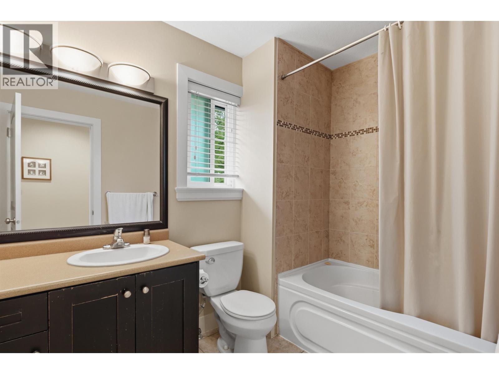 24230 104 Avenue Property Photo 18