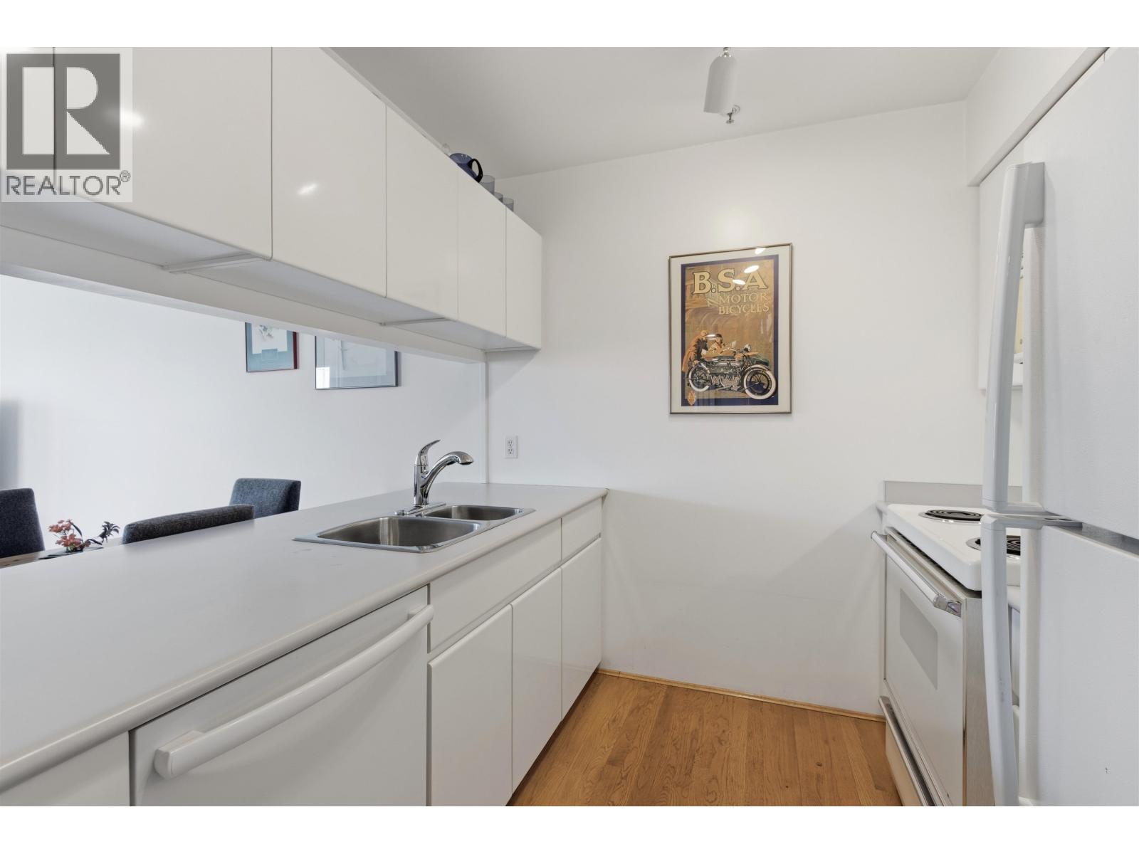 211 3250 W Broadway Property Photo 13