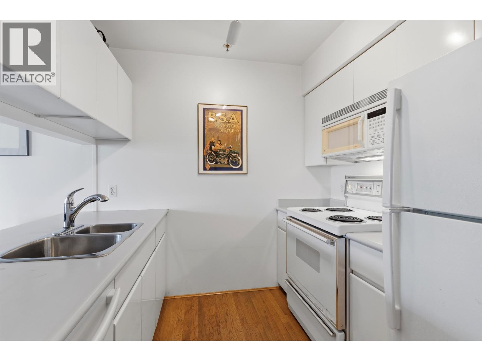 211 3250 W Broadway Property Photo 14