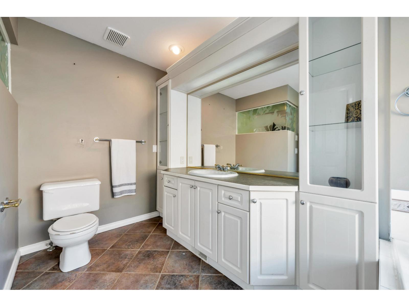 14539 74 Avenue Property Photo 27