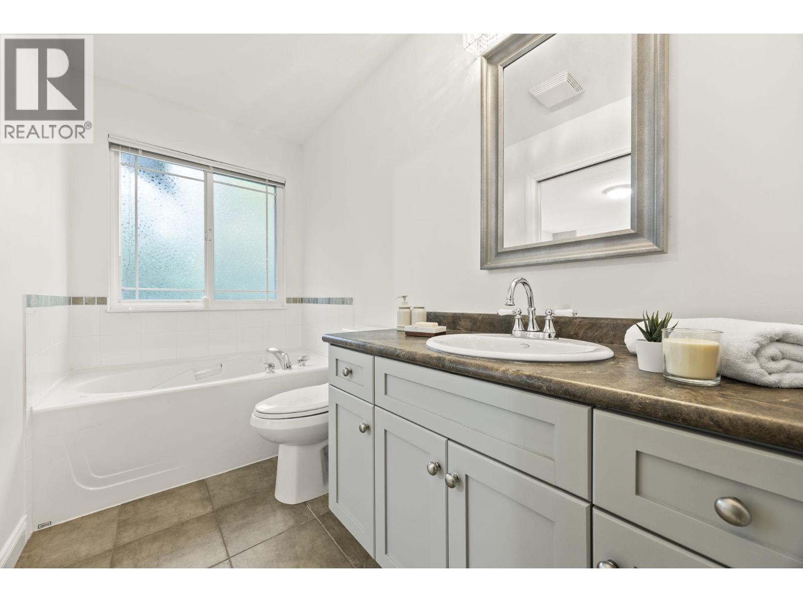 24222 103 Avenue Property Photo 11