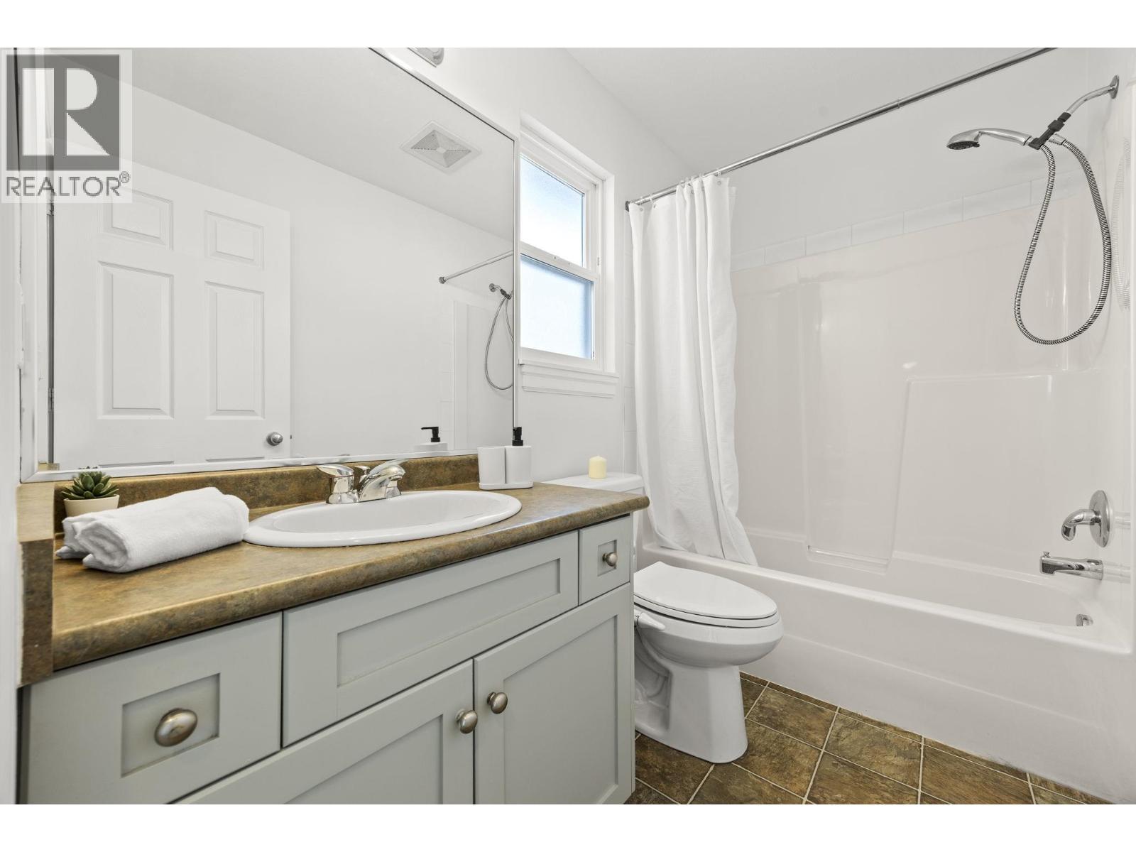24222 103 Avenue Property Photo 15