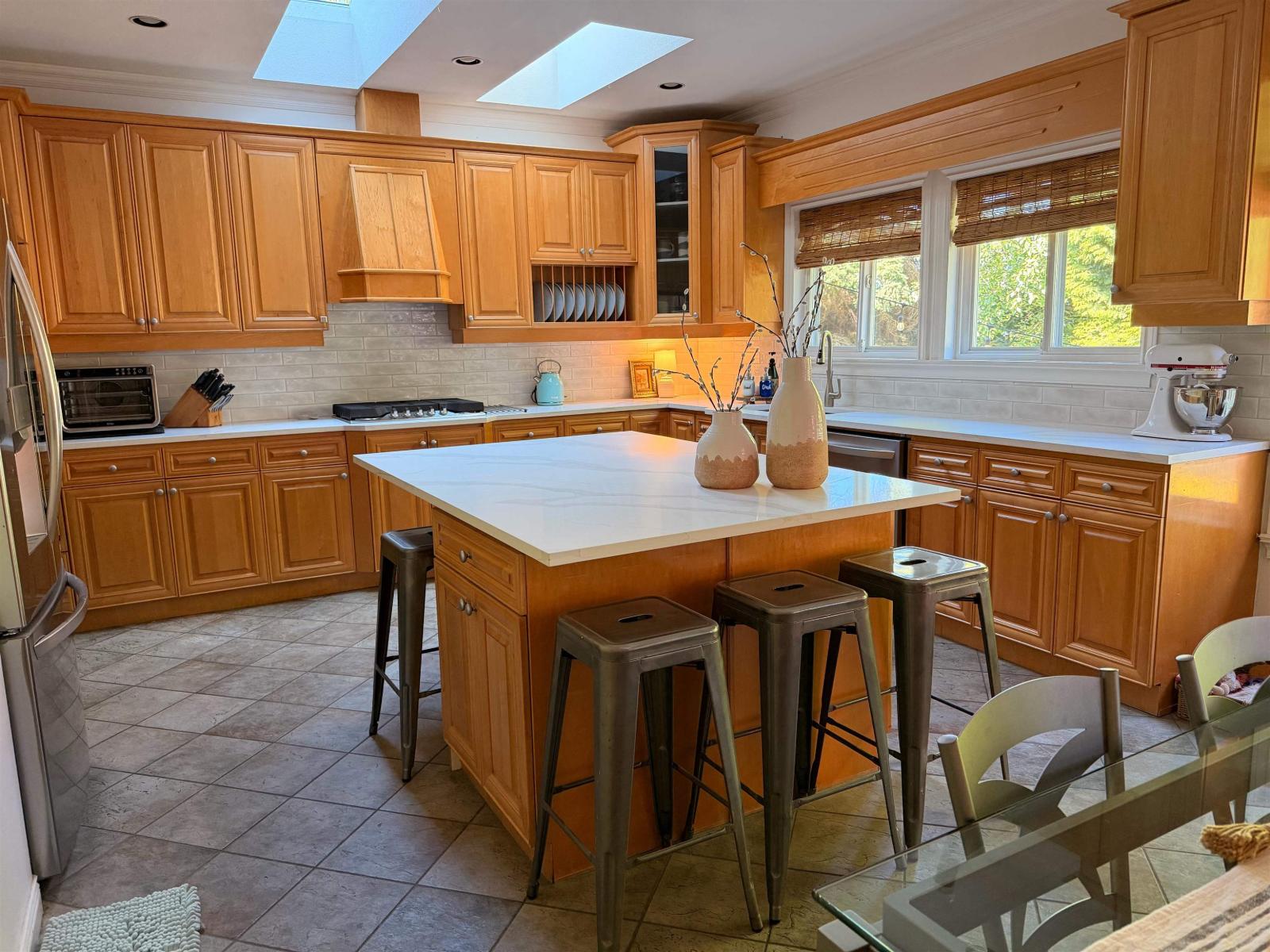 2942 147a Street Property Photo 6