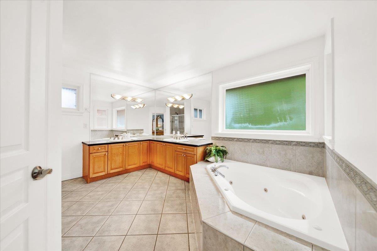2942 147a Street Property Photo 15