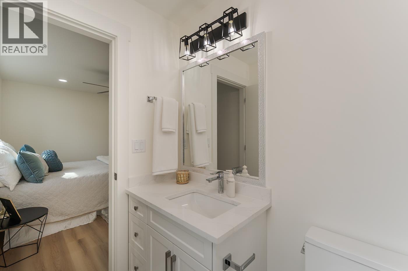 7990 Southridge Avenue Property Photo 22