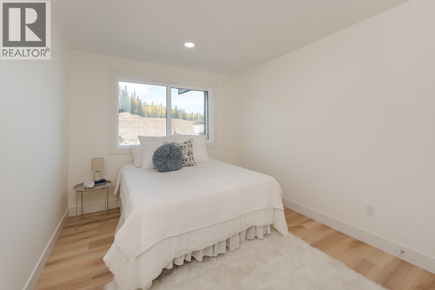 7990 Southridge Avenue Property Photo 23