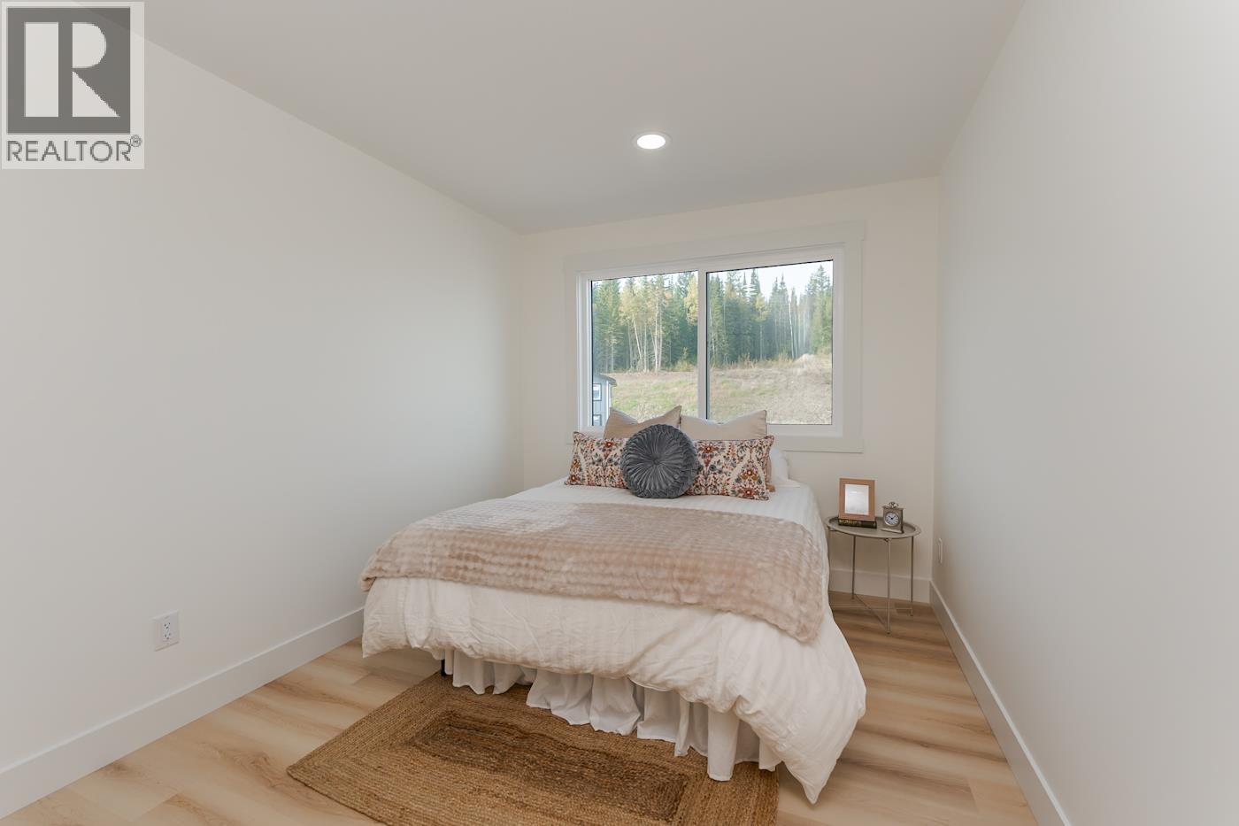 7990 Southridge Avenue Property Photo 24