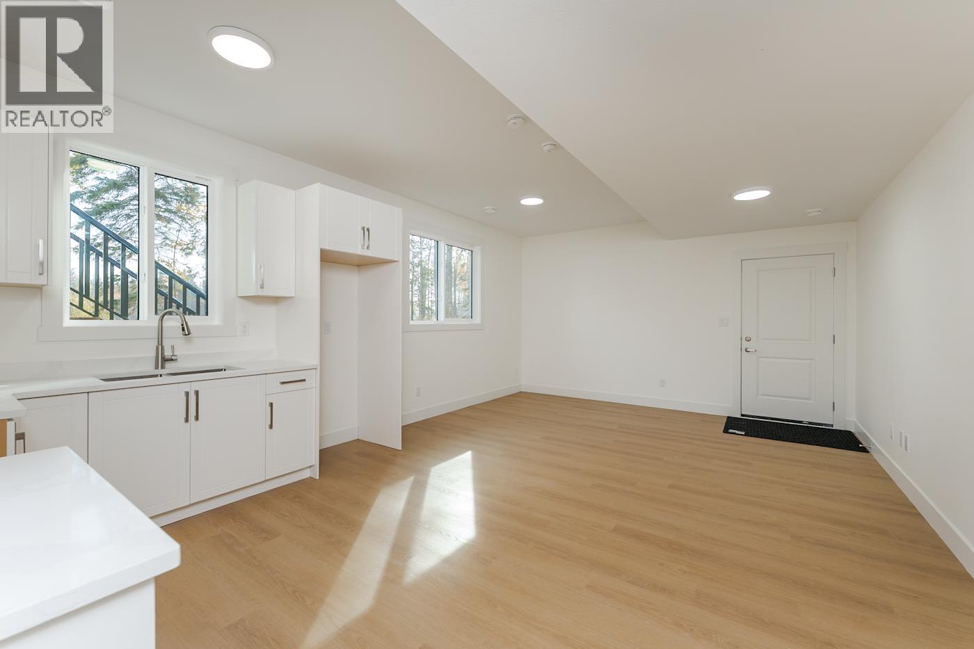 7990 Southridge Avenue Property Photo 26