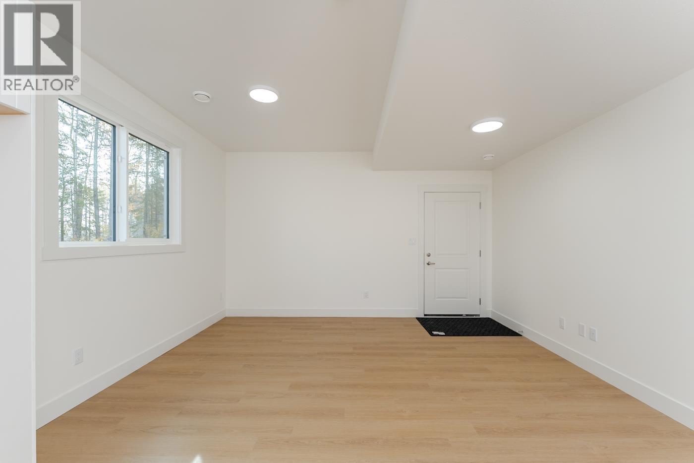 7990 Southridge Avenue Property Photo 32