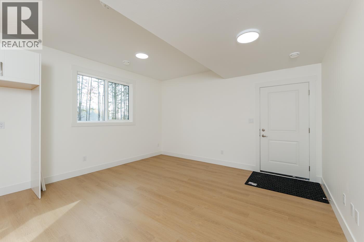 7990 Southridge Avenue Property Photo 33
