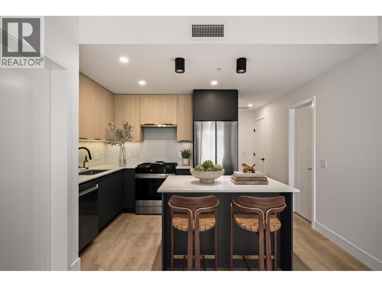 410 111 Buller Street Property Photo 3