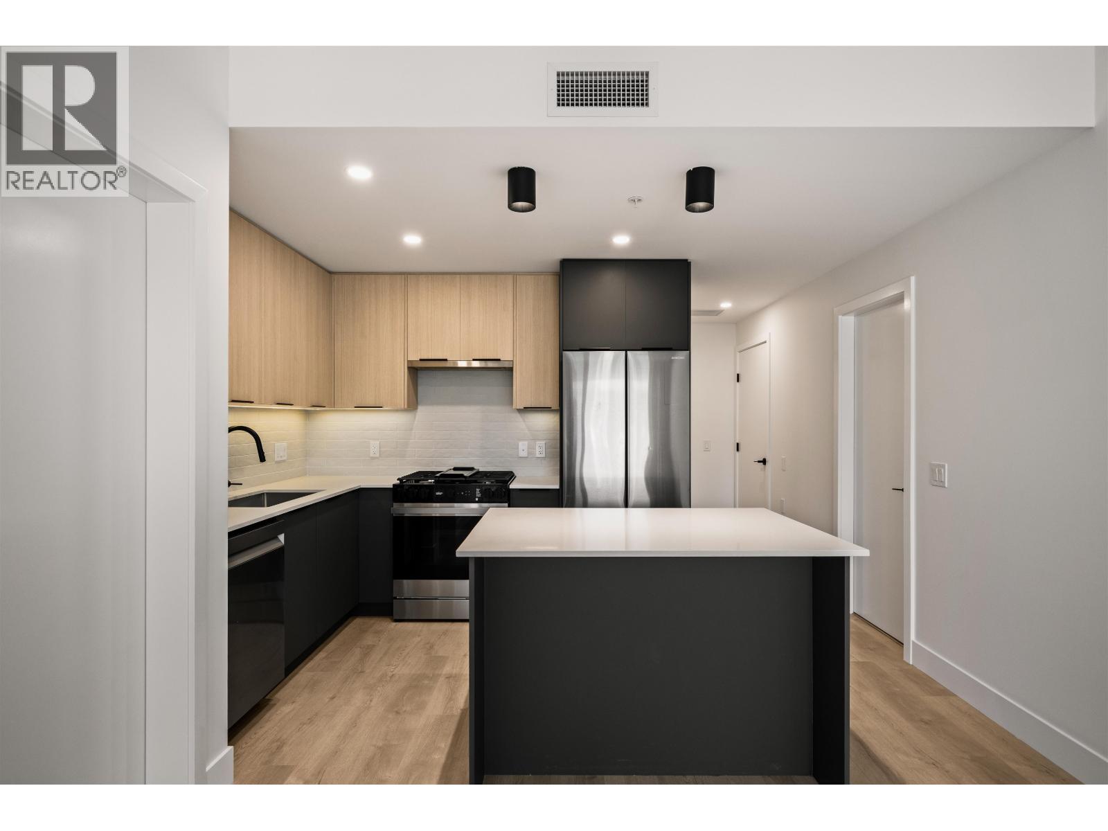 410 111 Buller Street Property Photo 7