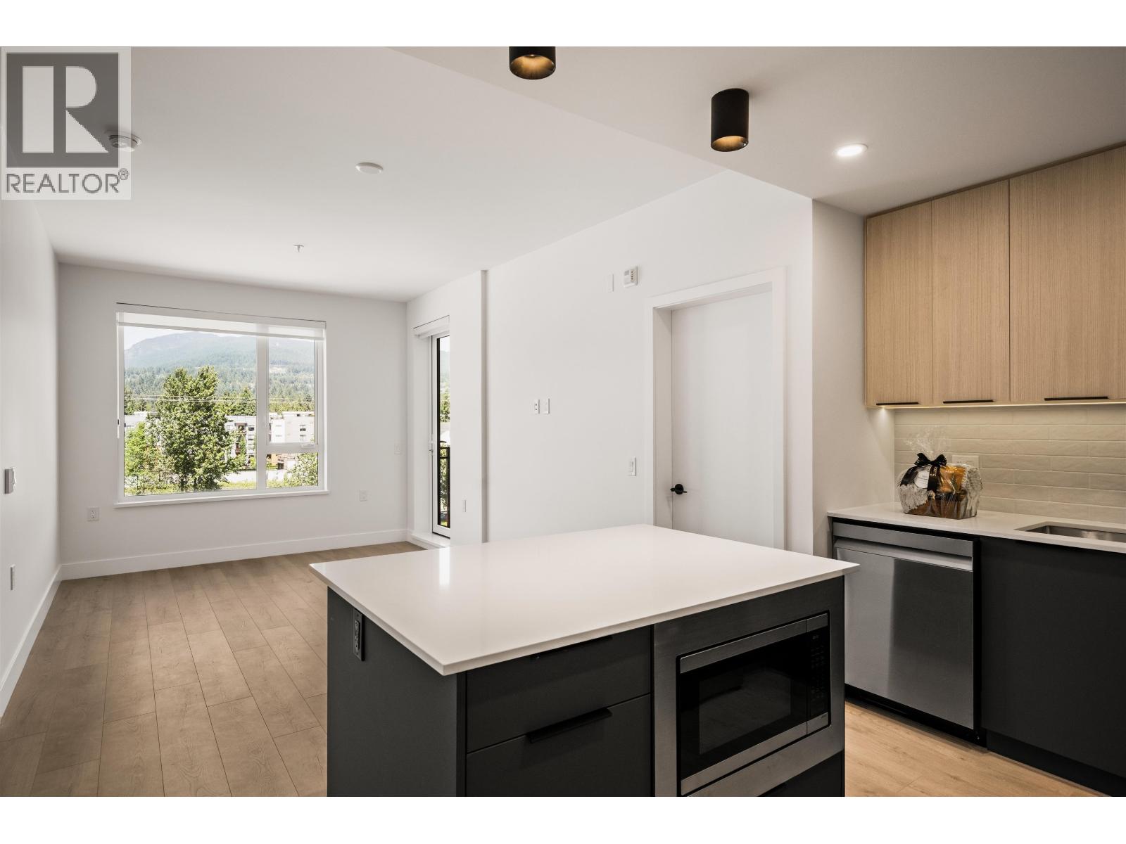 410 111 Buller Street Property Photo 9