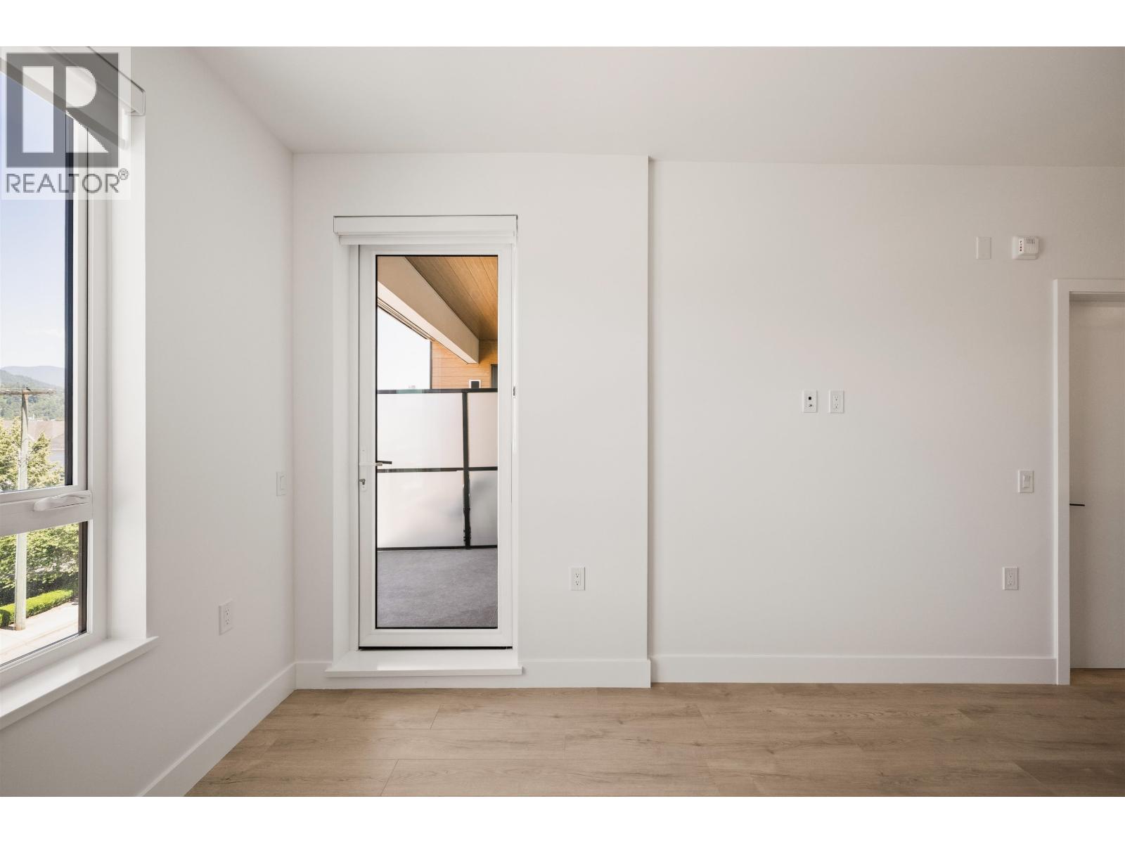 410 111 Buller Street Property Photo 12