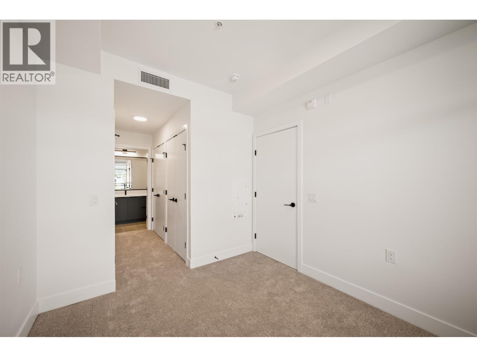 410 111 Buller Street Property Photo 14