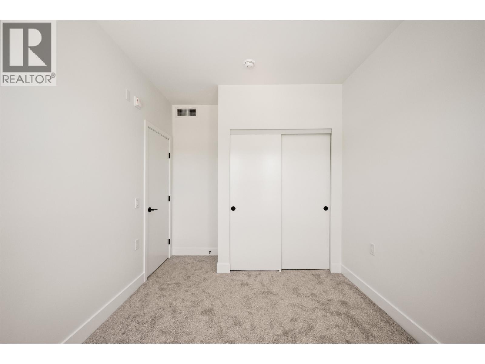410 111 Buller Street Property Photo 17