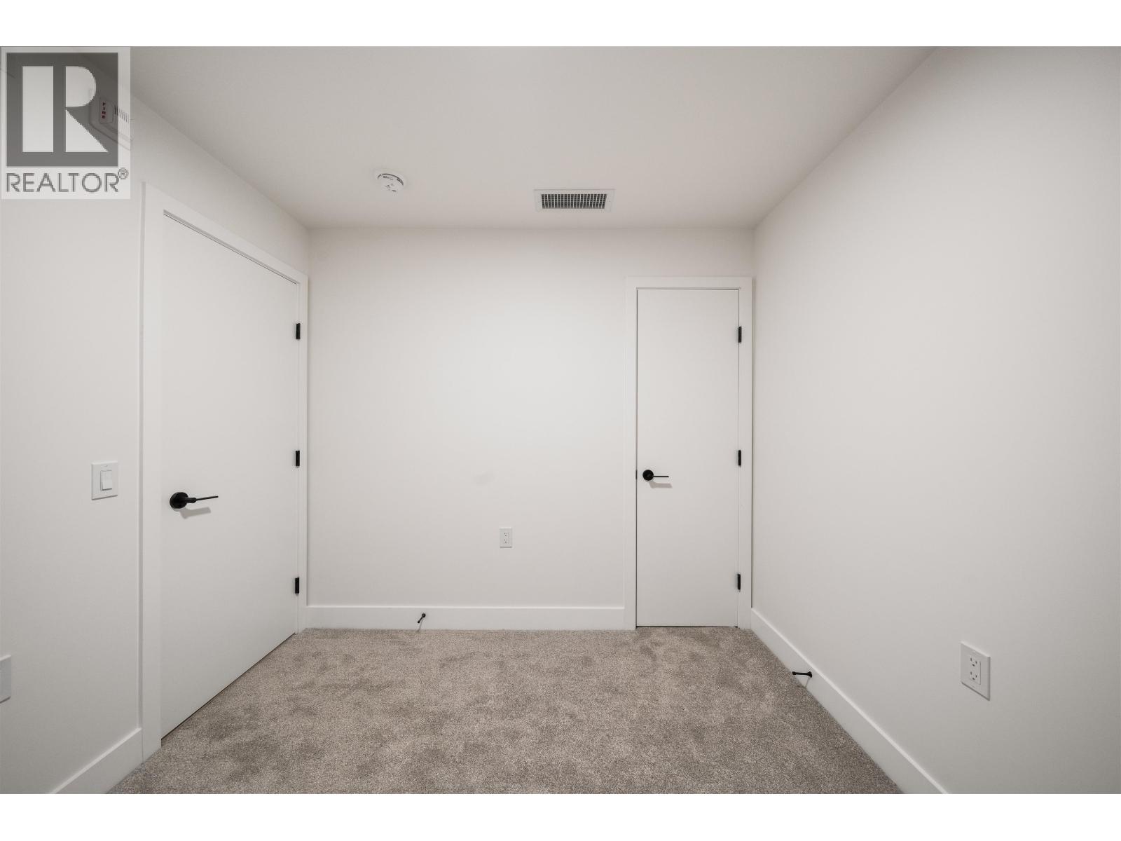 410 111 Buller Street Property Photo 18