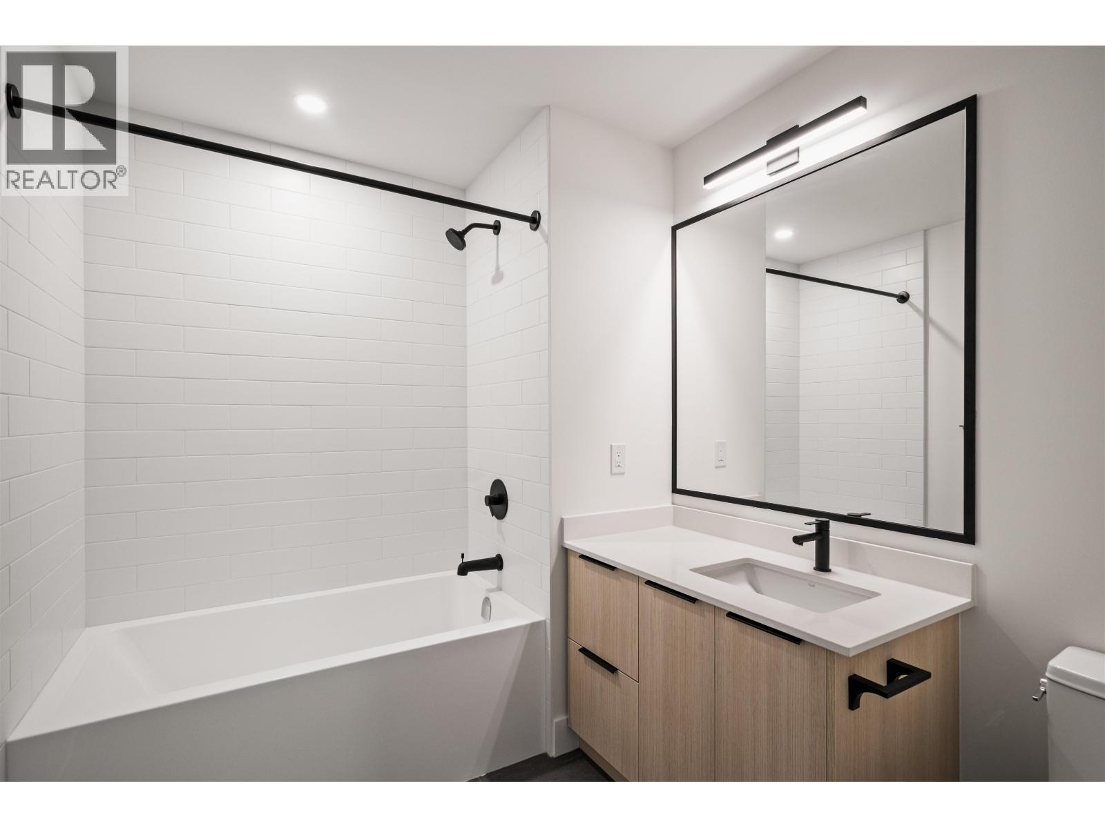 410 111 Buller Street Property Photo 19
