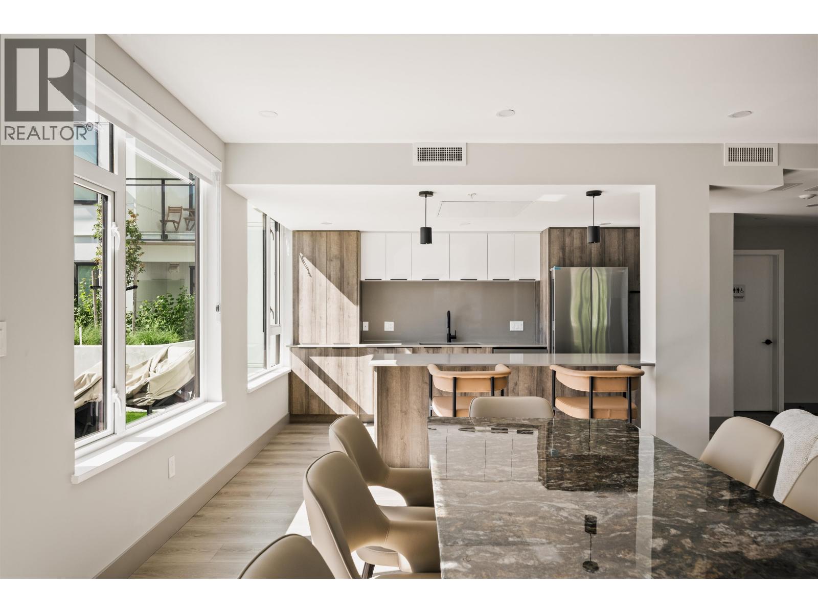 410 111 Buller Street Property Photo 26