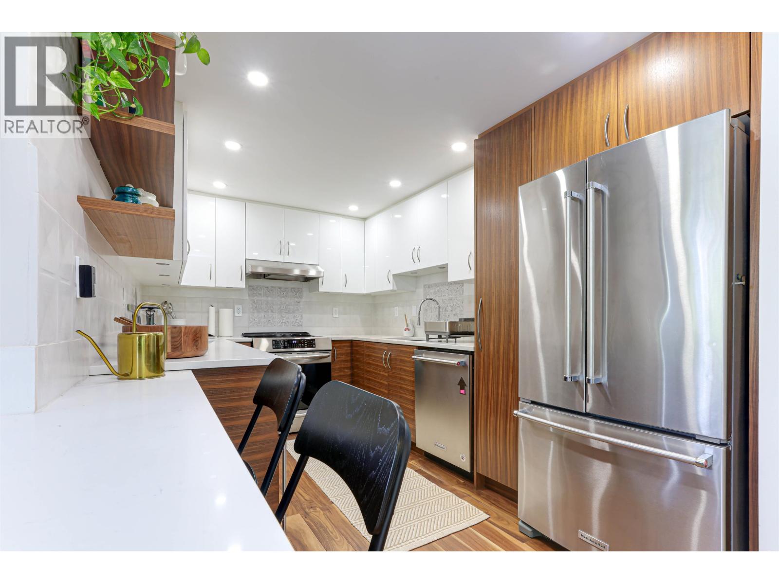 505 1006 Beach Avenue Property Photo 4
