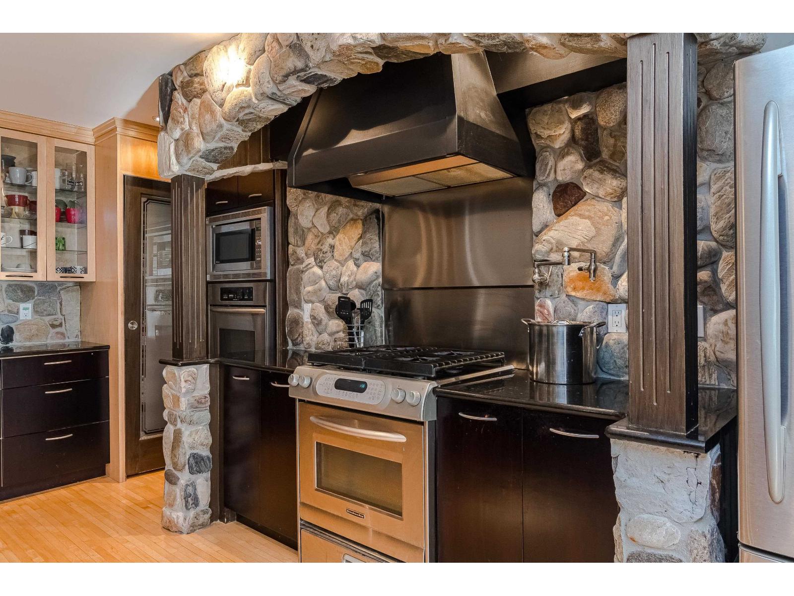 2240 198 Street Property Photo 10
