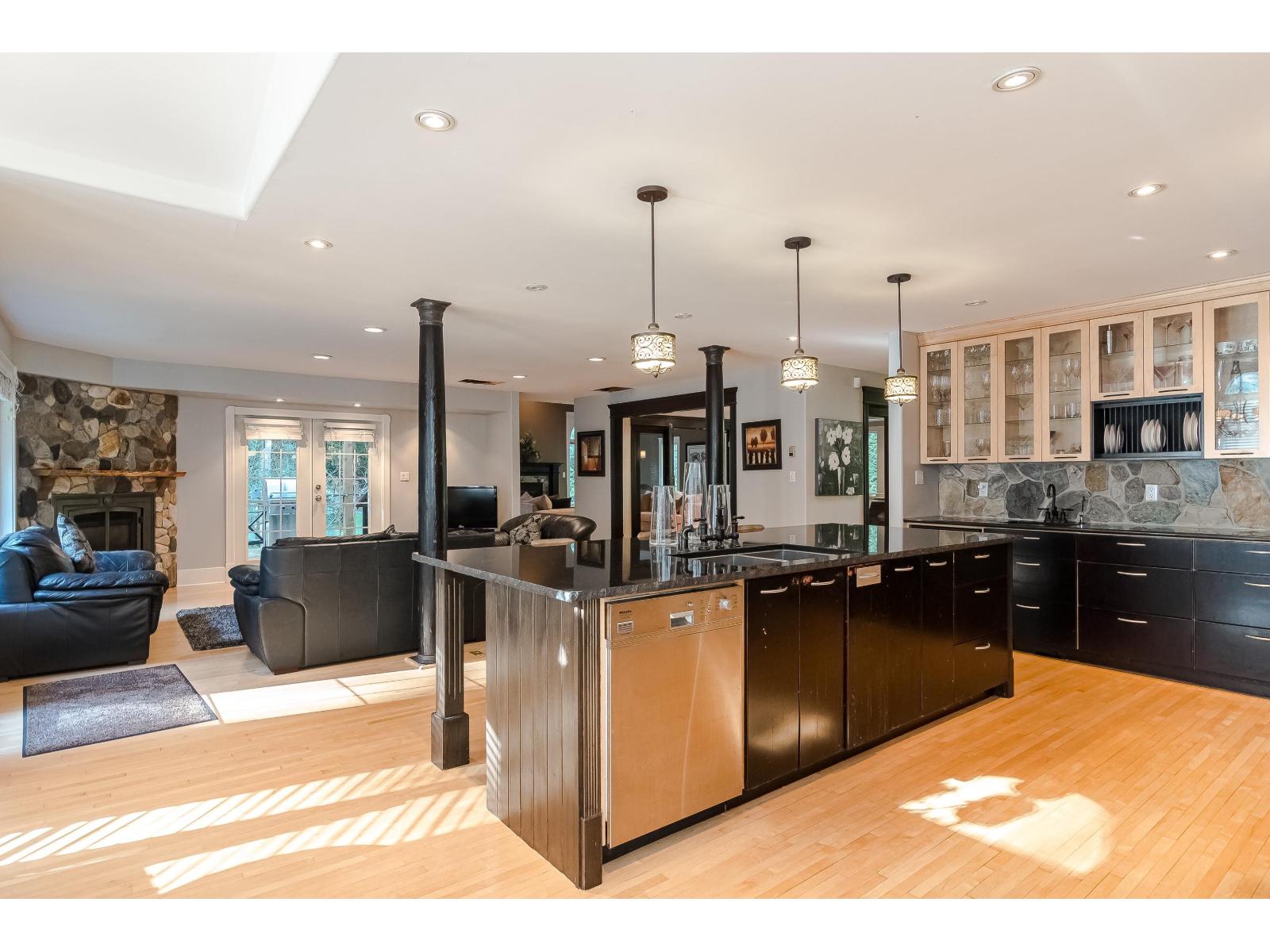 2240 198 Street Property Photo 11
