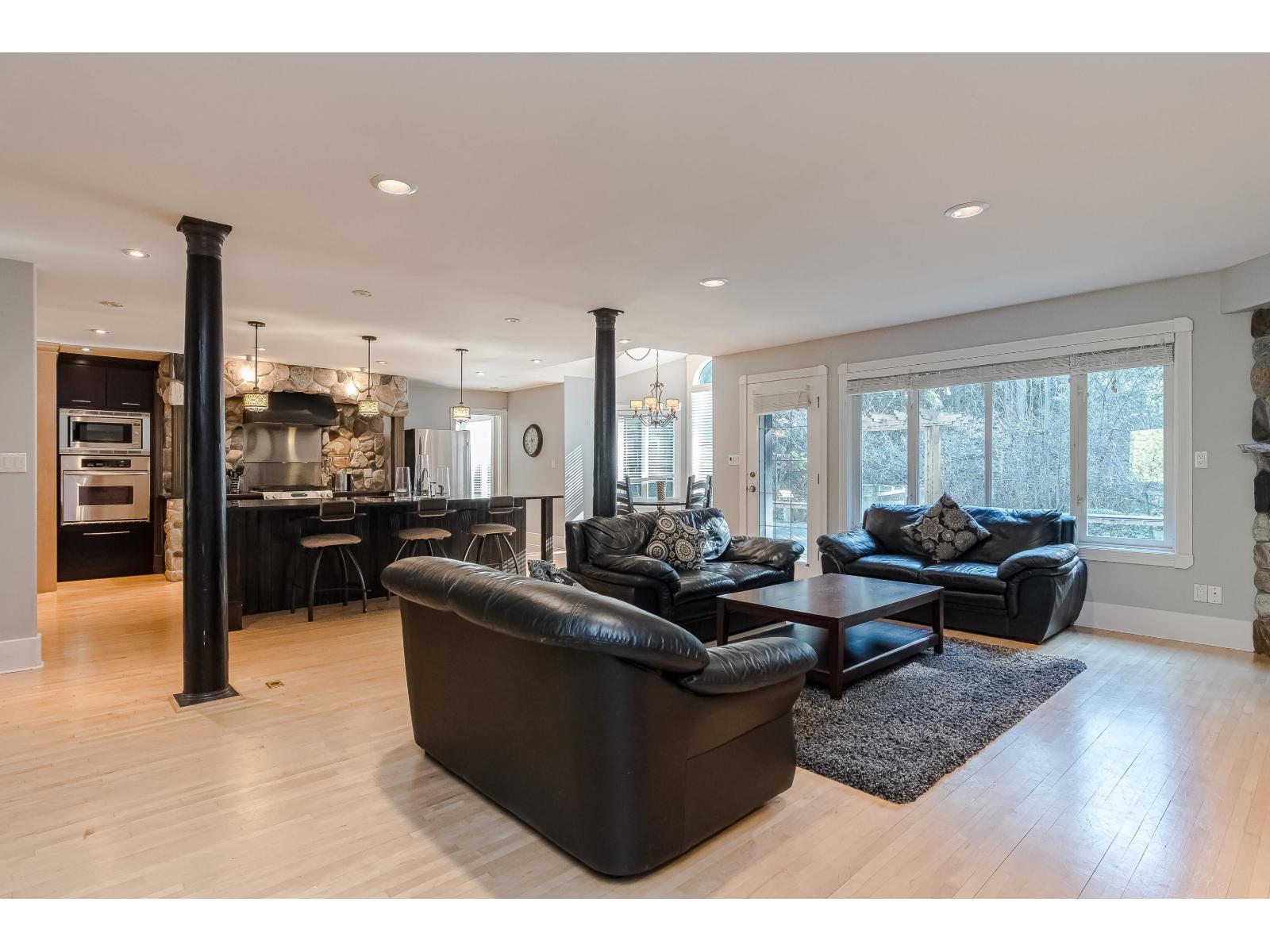 2240 198 Street Property Photo 12