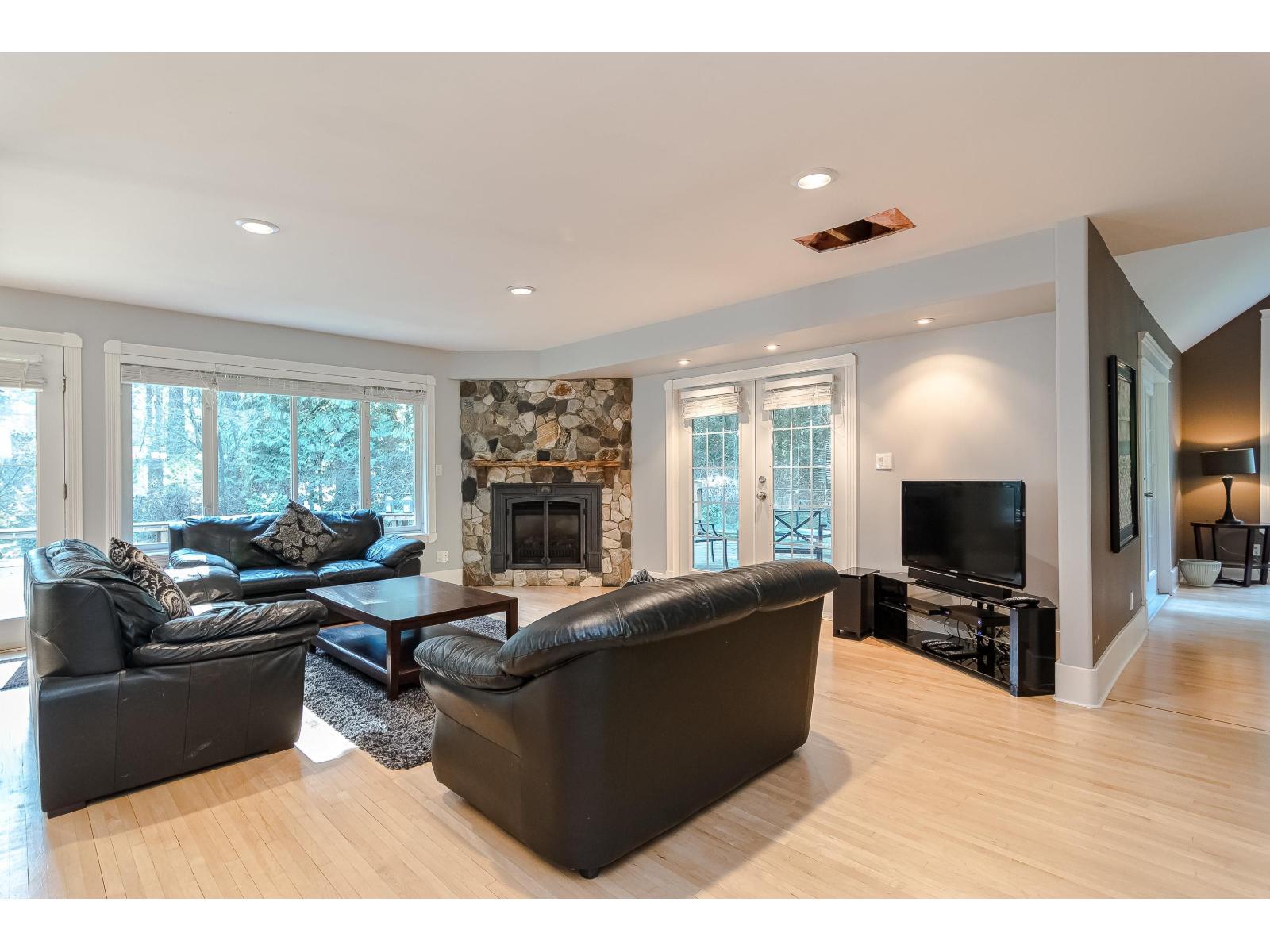 2240 198 Street Property Photo 14