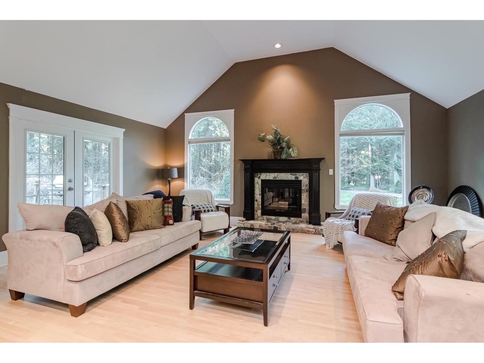 2240 198 Street Property Photo 16