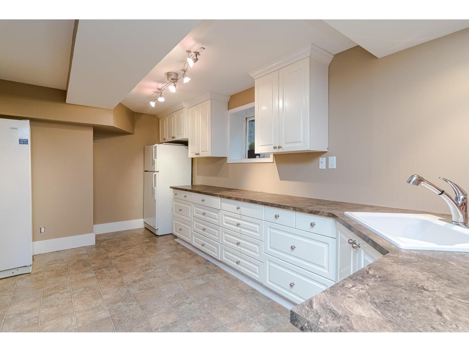 2240 198 Street Property Photo 29