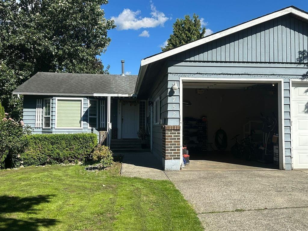 3752 Harwood Crescent Property Photo 1