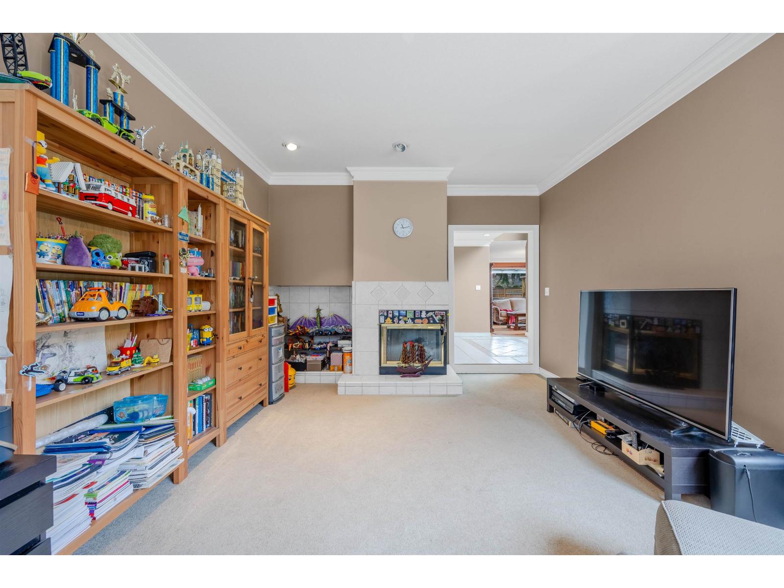 2443 150 Street Property Photo 4