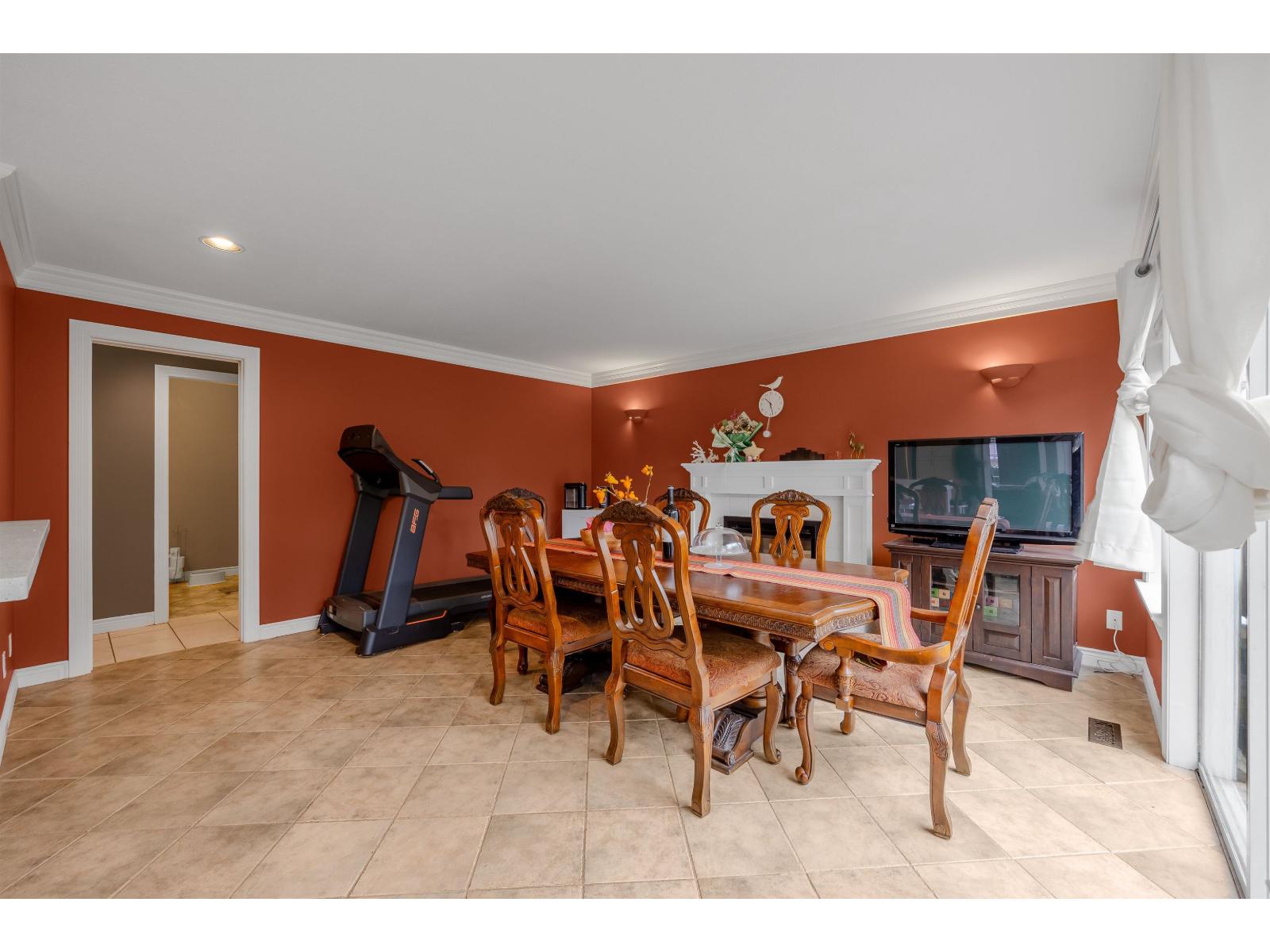 2443 150 Street Property Photo 6
